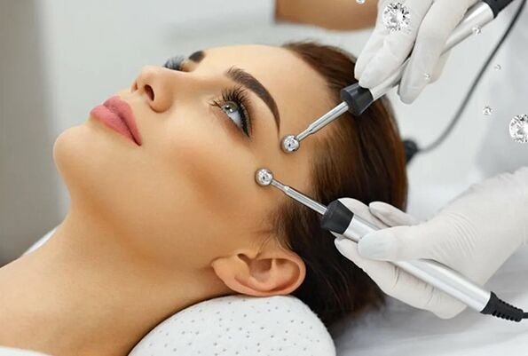 علاج مكركرنت - طريقة الأجهزة لتجديد شباب بشرة الوجه